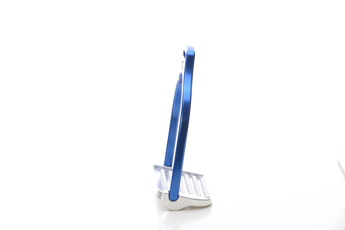 Jump stirrup | wave shape | Makebe | Technical | equestrian | riding | aluminum | inclined bench | easy to clean | innovative grip | Made in Italy | many colors | comfortable | comfort | anodic oxidation | blue