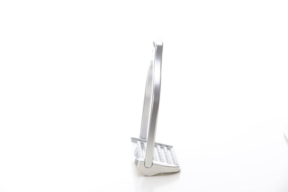 Jump stirrup | wave shape | Makebe | Technical | equestrian | riding | aluminum | inclined bench | easy to clean | innovative grip | Made in Italy | many colors | comfortable | comfort | anodic oxidation | silver