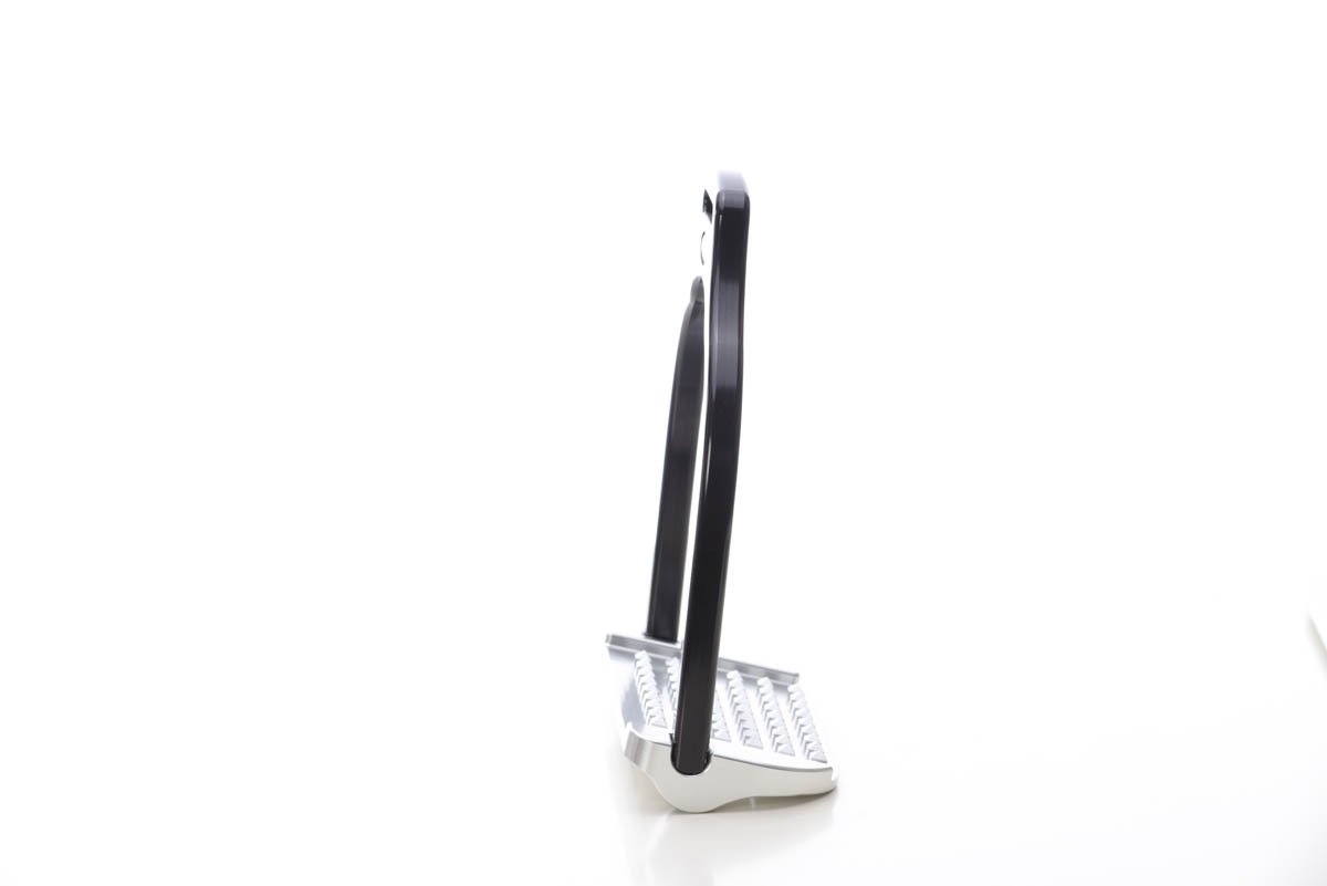 Jump stirrup | wave shape | Makebe | Technical | equestrian | riding | aluminum | inclined bench | easy to clean | innovative grip | Made in Italy | many colors | comfortable | comfort | anodic oxidation | black