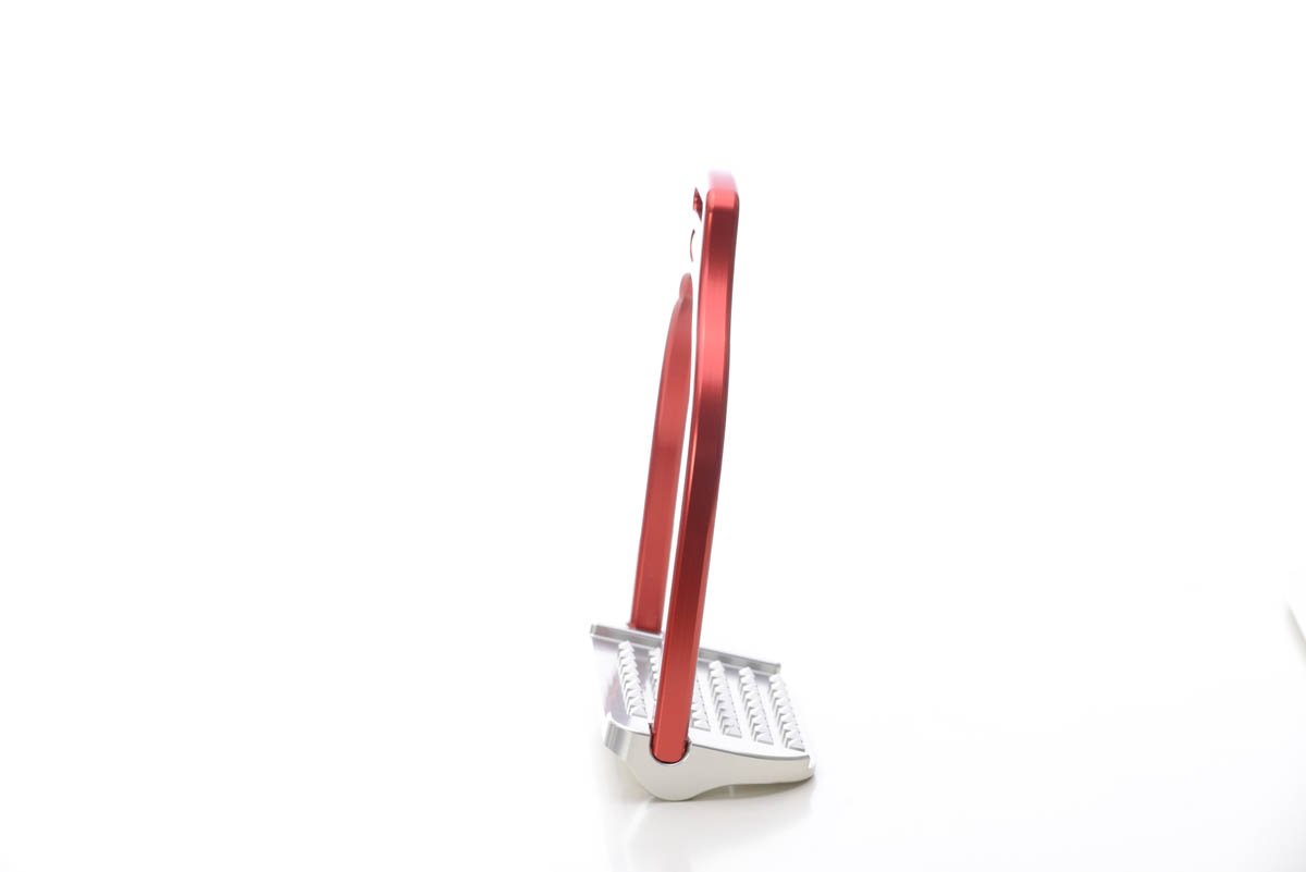 Jump stirrup | wave shape | Makebe | Technical | equestrian | riding | aluminum | inclined bench | easy to clean | innovative grip | Made in Italy | many colors | comfortable | comfort | anodic oxidation | red