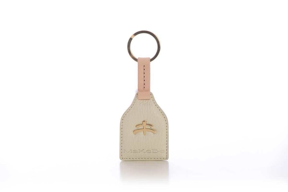 Stirrup leather Key Ring | leather | leather fashion | fashion accessories | leather accessories | key holder | keychain | Made in Italy | craftsmanship | Makebe | white | pearl | milk |