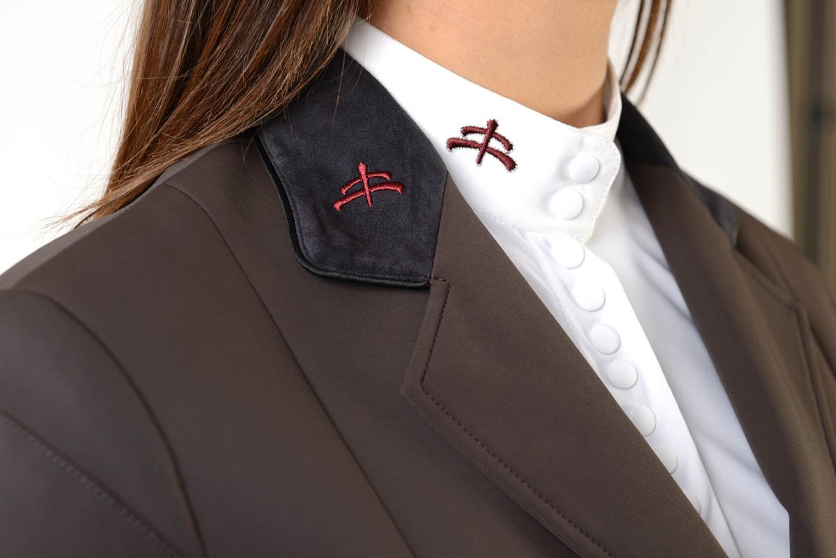 Lady horse riding jacket | model CINDY | tech fabric | technical materials | technical fabric | riding | equestrian | Makebe | Made in Italy | clothing | jacket | riding jacket | free movememt system | comfort | comfort of movements | elastic materials | riding elastic jacket | elegance | brown |